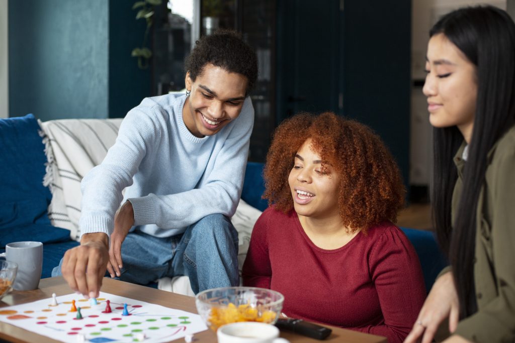 druz a razvlekautsa tradicionnymi igrami (1)
